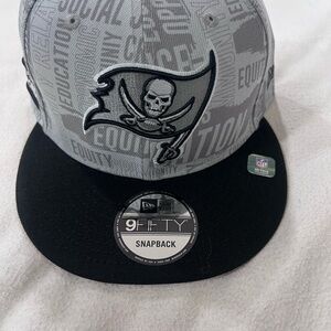 New era nfl Tampa bay buccaneers inspire change Gray and Black Snapback Hat